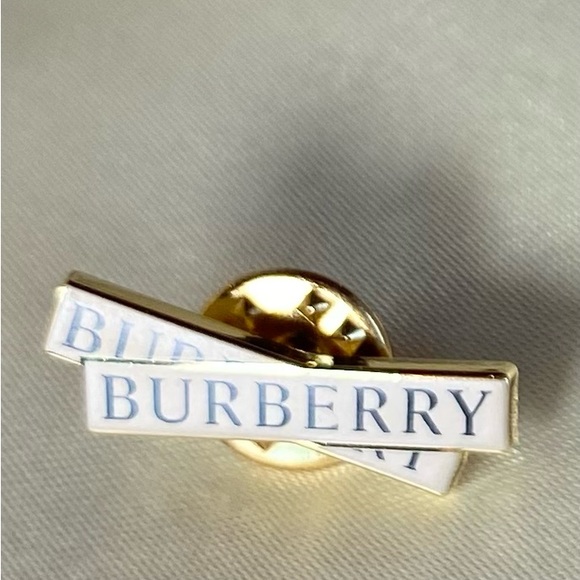 BURBERRY Logo Collectors Pin/Tie tack🔥NEW🔥Unisex - Picture 6 of 6